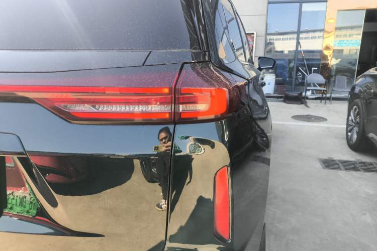 Used EXEED Lanyue 2023 400T Four-Wheel Drive Star Prestige 7-Seater Right Rear Taillight