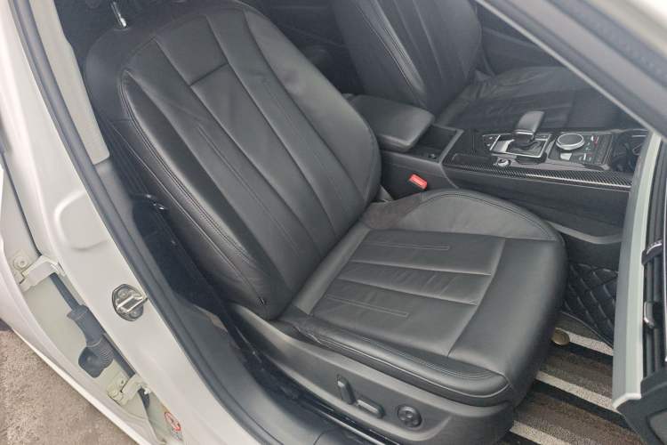 Used Audi A4L 2019 40 TFSI Fashion Edition China VI Emission Standard