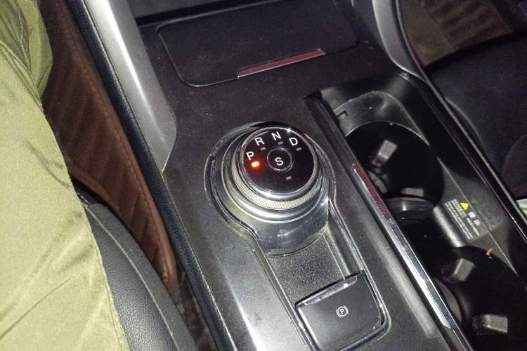 Used Ford Mondeo 2017 Restyled EcoBoost 200 Fashion Edition Gear Lever