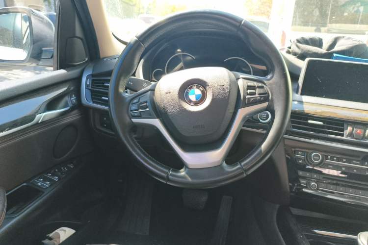 Used BMW X5 2014 xDrive35i Leading Model Steering Wheel