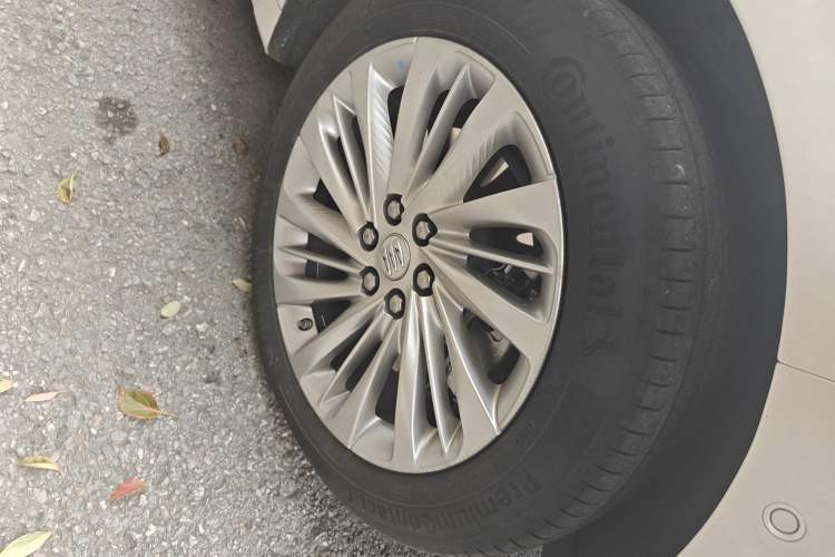 Used Buick Century 2025 2.0T Seven-Seater Yinshi Edition Right Front Wheel Hub