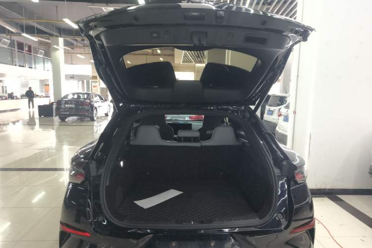 Used CHANGAN UNI-T 2023 2nd Generation 1.5T Flagship Version Trunk