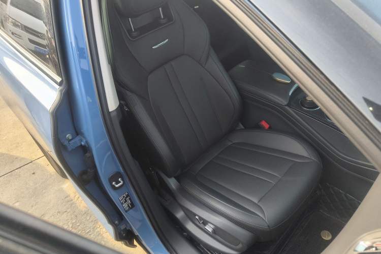Used Hongqi HS3 2023 1.5T Two-Wheel Drive Shanwei Edition