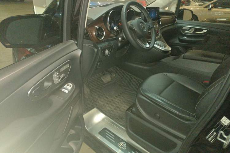 Used Mercedes-Benz V-Class 2020 V 260 Avantgarde Edition