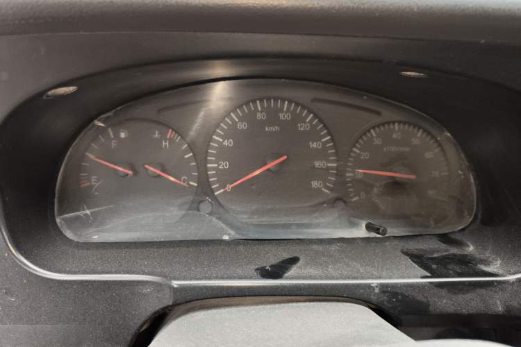 Used Jinbei Hiace 2014 2.0L 5th-Gen Power King Comfort Version V19
