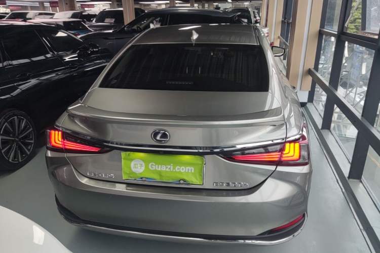Used Lexus ES 2018 300h Premier Edition China VI Standard
