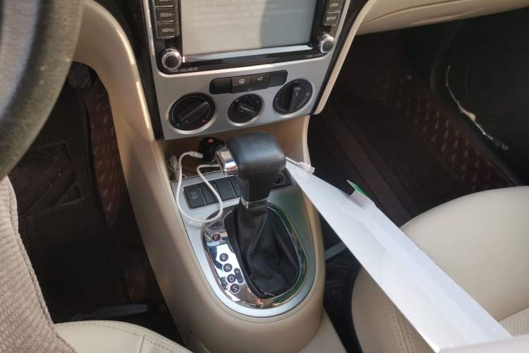 Used Volkswagen Lavida 2011 1.6L Automatic Premium Edition Gear Lever