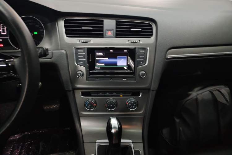 Used Volkswagen Golf 2016 230TSI Automatic Comfort Version
