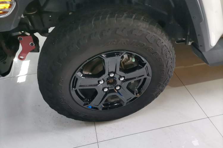 Used Jeep Wrangler 2019 2.0T Sahara Four-Door Version China VI Emission Standard Left Front Wheel Hub