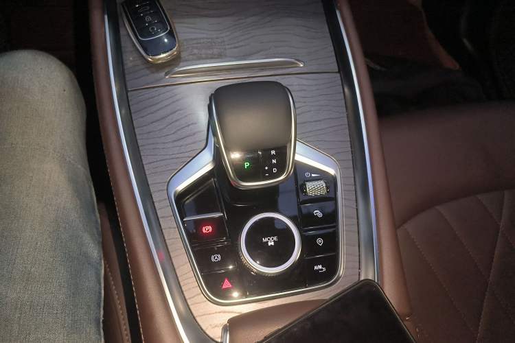 Used Chery Tiggo 8 PRO 2022 390T Two-Wheel Drive Vast Edition 5 Seats Gear Lever