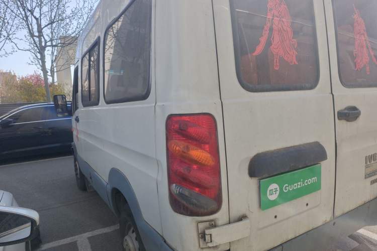 Used Iveco Power Daily 2017 2.5T Classic A32 Mid-Roof 6-7 Seater Bus 47Z5
