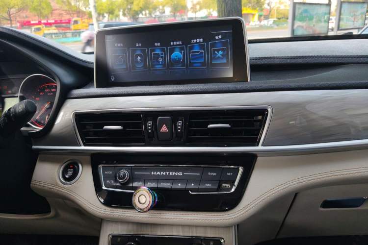 Used Hanteng X5 2018 1.5T CVT Luxury Edition Audio And AC Panel