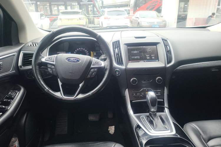 Used Ford Edge 2015 2.0T GTDi Two-Wheel-Drive High-Line Version
