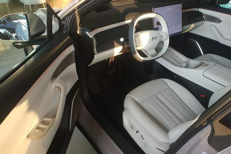 Used ONVO L60 2024 60 kWh Rear-Drive Version
