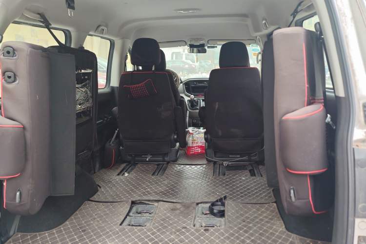 Used JAC Refine M4 2017 2.0T Manual Comfort Version Trunk