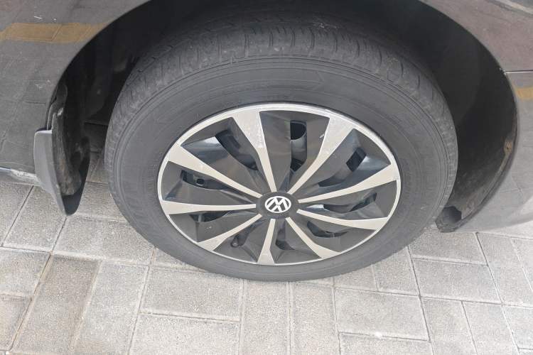 Used Volkswagen Santana 2015 1.6L Manual Fashion Edition Right Front Wheel Hub