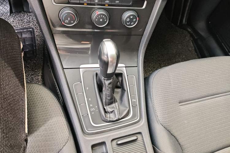 Used Volkswagen Golf 2017 1.6L Automatic Comfort Million-Vehicle Anniversary Edition