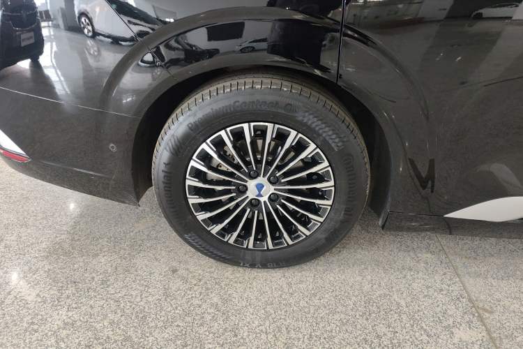 Used Denza D9 2024 DM-i 980 Four-Wheel Drive Flagship Model