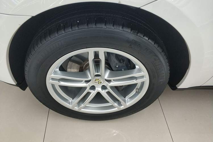 Used Porsche Macan 2023 Macan 2.0T Left Front Wheel Hub