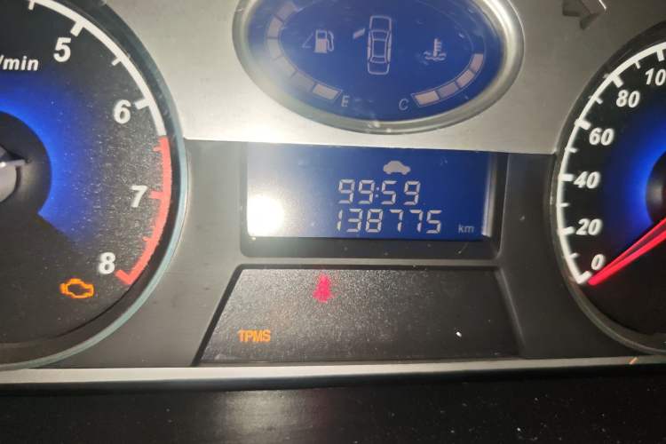 Used Geely Auto Classic Emgrand 2012 Sedan 1.8L Manual Luxury Model Odometer Close Up