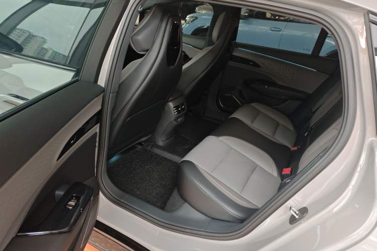 Used Hongqi EH7 2025 640 All-Wheel Drive Smart Selection Edition