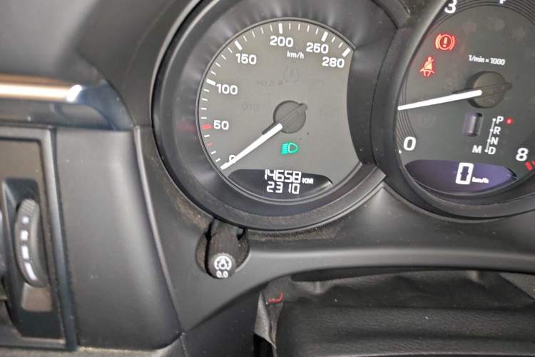 Used Porsche Macan 2024 Macan 2.0T Odometer Close Up