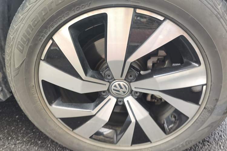 Used Volkswagen Tayron 2020 280TSI Two-Wheel Drive Luxury Connect Edition Right Front Wheel Hub