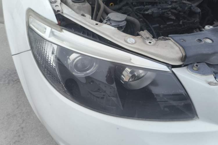 Used BYD S6 2014 2.0L Manual Luxury 5-Seater Right Front Headlight