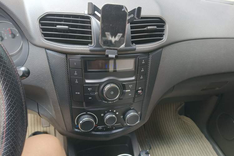 Used Wuling Hongguang 2016 1.5L S Comfort Version Audio And AC Panel