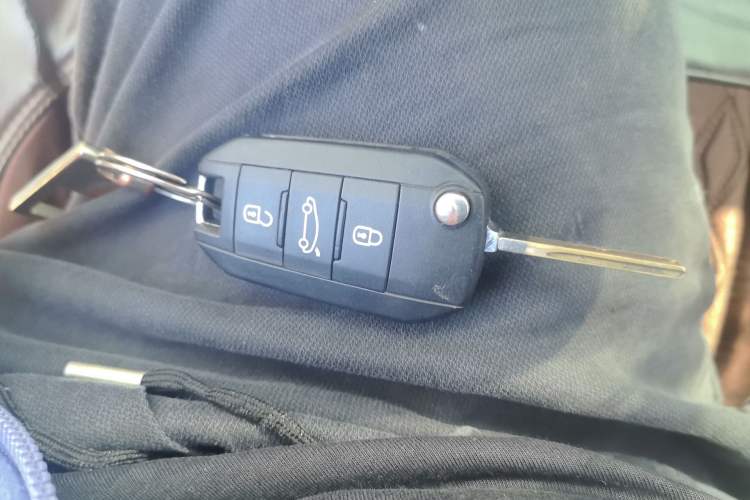 Used Peugeot 301 2014 1.6L Manual Comfort Edition Vehicle Key