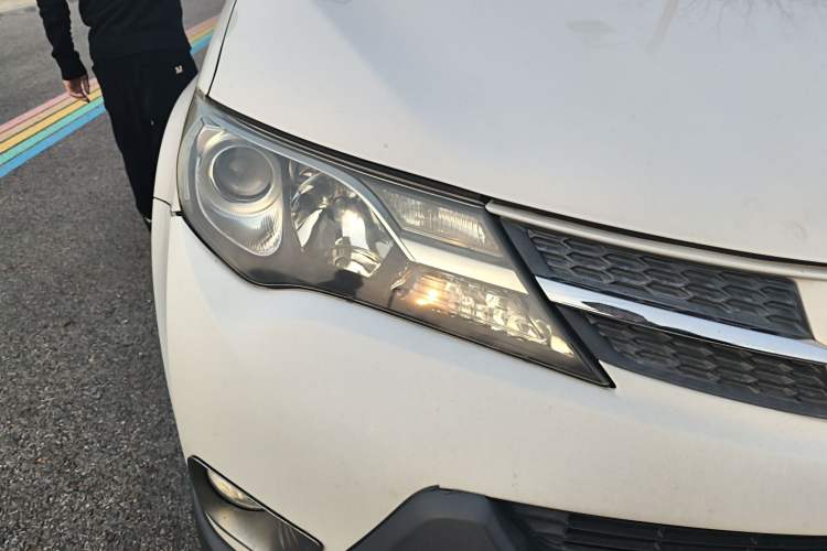 Used Toyota RAV4 2013 2.0L CVT Four-Wheel Drive New Edition