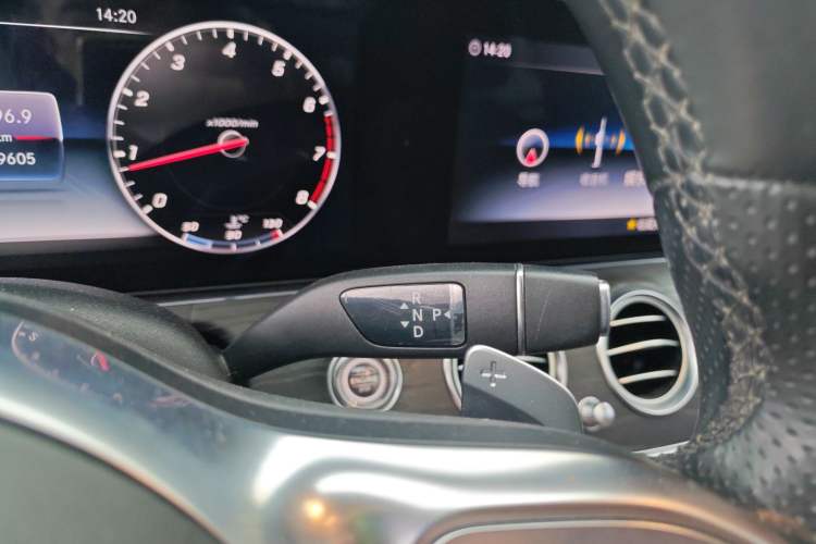 Used Mercedes-Benz E-Class 2019 Restyled E 300 L Sporty and Stylish Edition Gear Lever