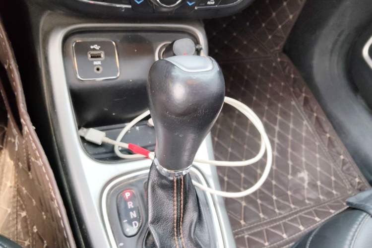 Used Jeep Compass 2017 200T Automatic Family Edition Gear Lever