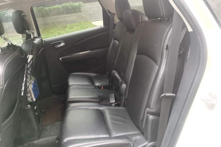 Used Dodge Journey 2013 2.4L Two-Wheel Drive Luxury Version
