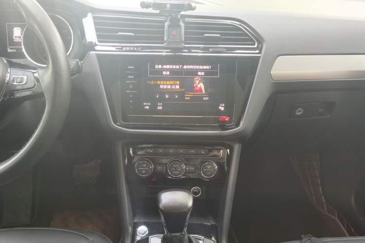 Used Volkswagen Tiguan L 2019 380TSI Automatic All-Wheel Drive Luxury Edition with 7 Seats China VI Standard Audio And AC Panel