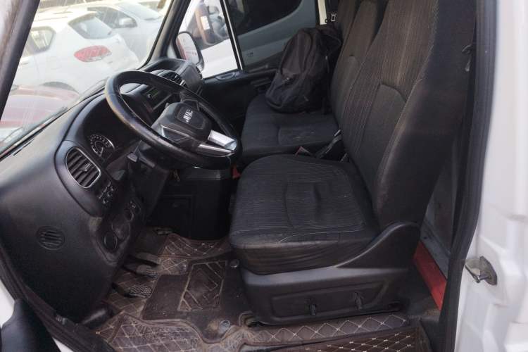 Used JMC Transit 2021 2.8T Space King Standard Version Short Wheelbase Mid-Height Roof 3-Seater Diesel Euro VI JX493 Left Front Seat