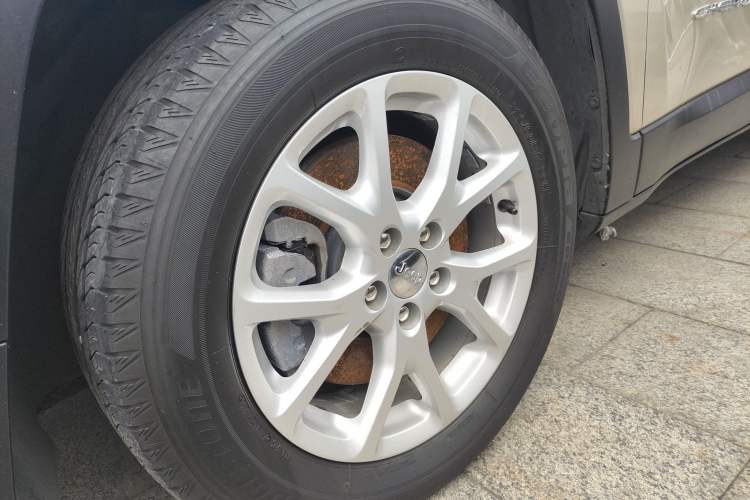 Used Jeep Cherokee 2016 2.4L Leading Edition Left Front Wheel Hub