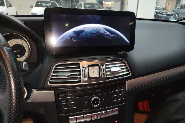 Used Mercedes-Benz E-Class 2016 E 200 Coupe Dynamic Edition Audio And AC Panel