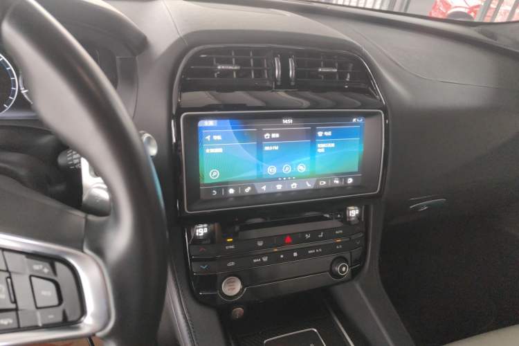 Used Jaguar F-PACE 2016 3.0 SC Four-Wheel Drive S High-Performance Edition Audio And AC Panel