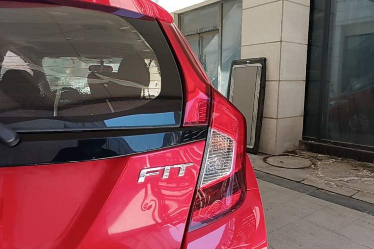 Used Honda Fit 2018 1.5L CVT Comfort Sunroof Version