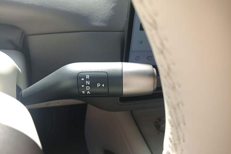 Used Li Auto i6 2025 Model Four-Wheel-Drive Standard Type
