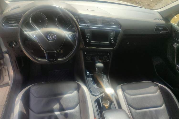 Used Volkswagen Tiguan L 2017 330TSI Automatic Two-Wheel Drive Comfort Edition Center Console