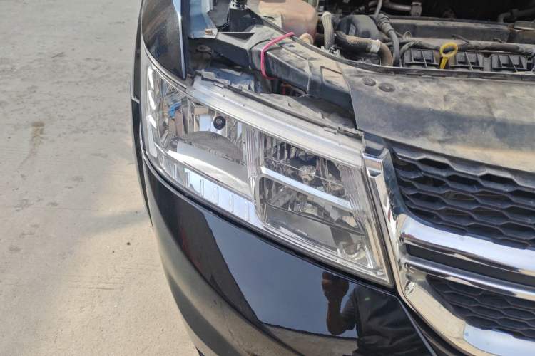 Used Dodge Journey 2013 2.4L Two-Wheel Drive Luxury Version
