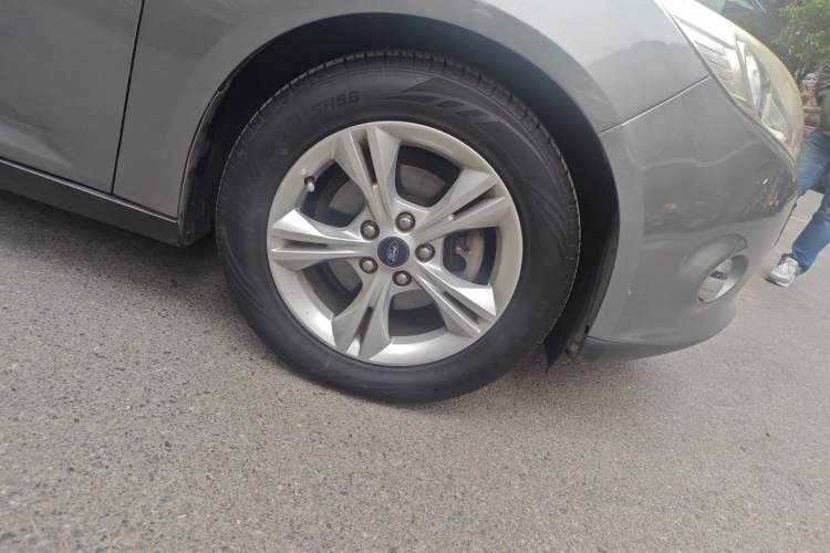 Used Ford Focus 2012 Sedan 1.6L Automatic Fashion Edition Right Front Wheel Hub
