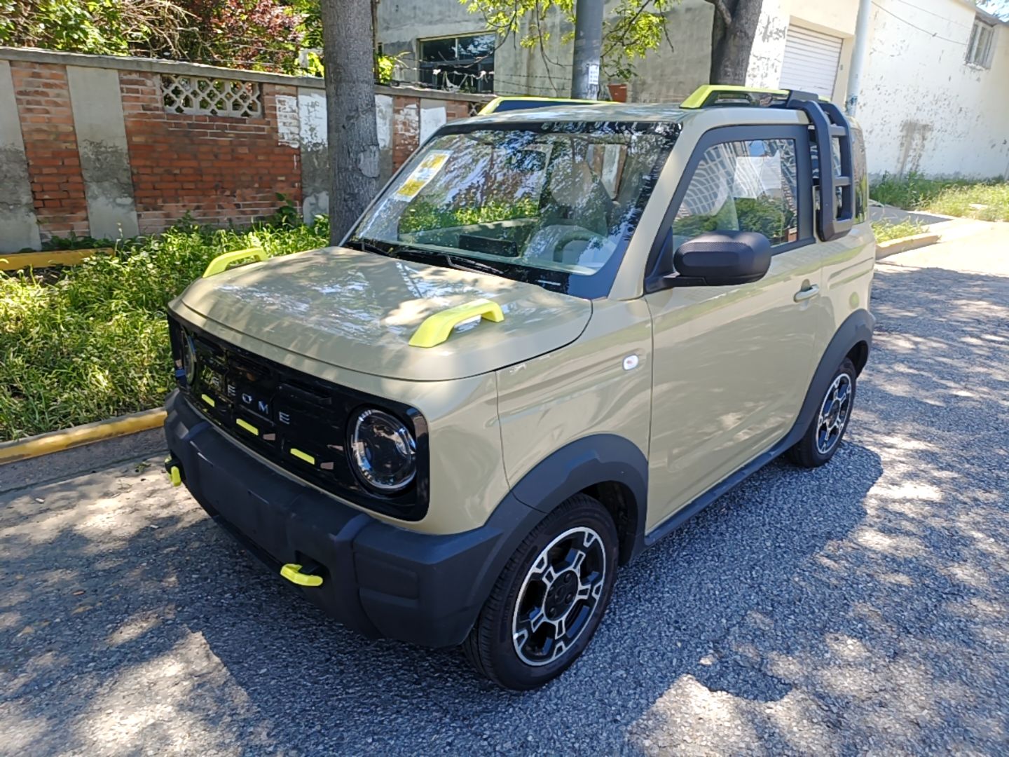 Unter der Vorderseite des Autos