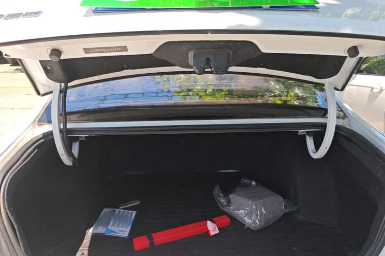 Used Roewe i6 2020 PLUS 1.6L CVT 4G Connected Glory Holographic Edition