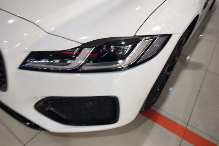 Used Jaguar XFL 2021 XFL 2.0T P250 All-Wheel-Drive Shimmering Black Sport Edition
