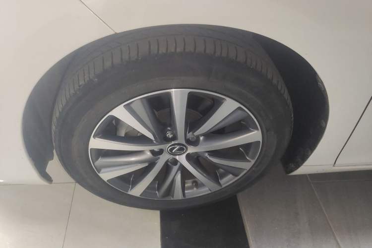 Used Lexus ES 2020 300h Premier Edition