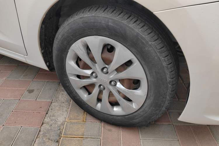 Used Kia K2 2017 Sedan 1.4L Automatic GLS Right Front Wheel Hub