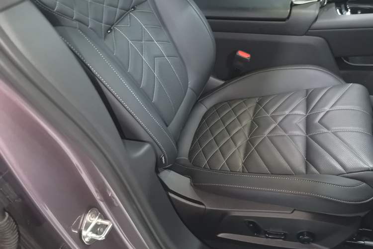 Used Lynk & Co 10 EM-P 2025 Model 120 Four-Wheel Drive Ultra Right Front Seat